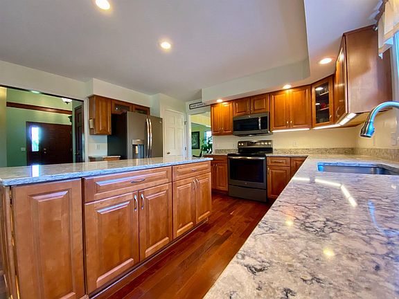 4th image of 9325 Yorkshire Dr