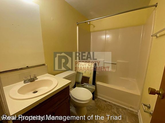 5th image of 1600 Oak Croft Dr Unit C
