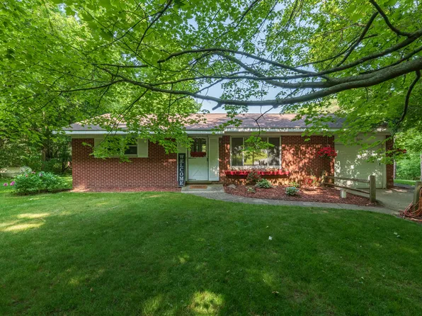 10229 N 22nd St, Plainwell, MI 49080