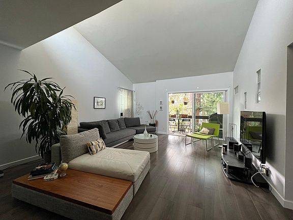 5th image of 6151 Canterbury Dr Unit 302