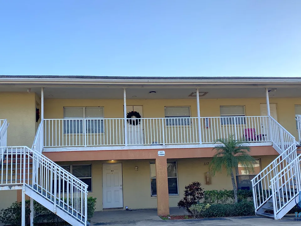 117 N Evergreen Ave #105