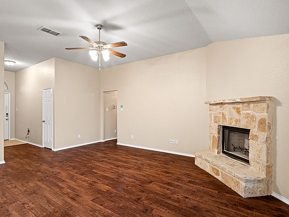 5th image of 1813 Sunspur Drive New Braunfels