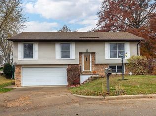 3160 Sequoia Cir, Dubuque, IA 52003