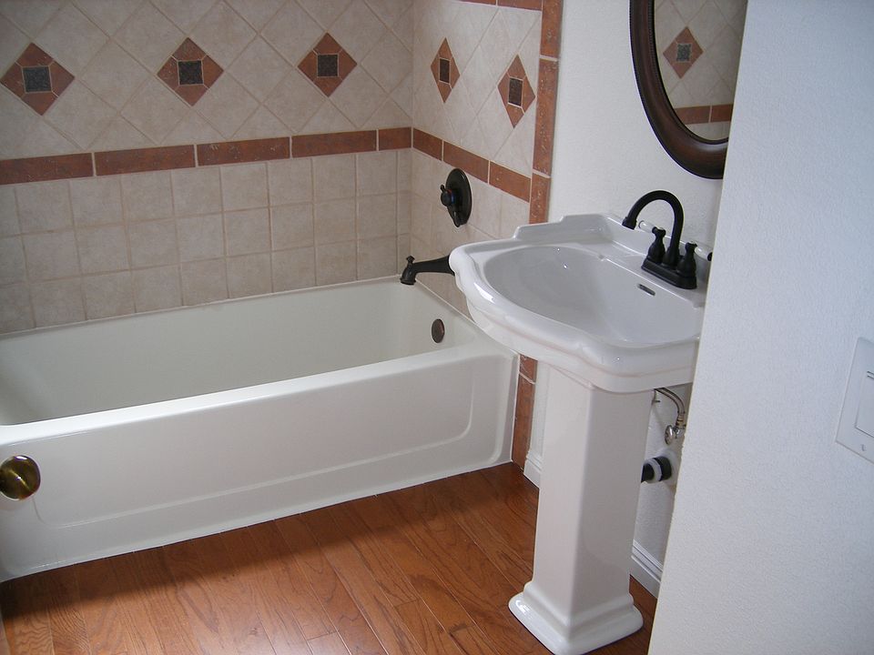 2nd image of 122 Barrows Way