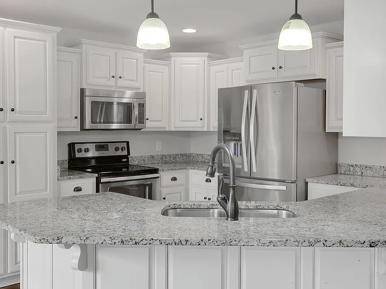 402 Lucy Cir — Photo 15