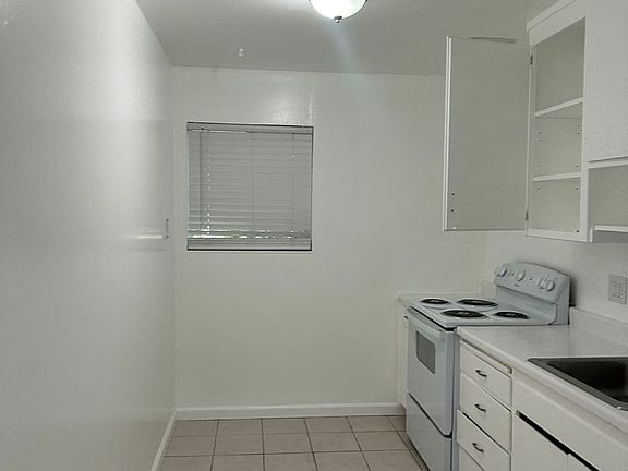 2nd image of 209 Brown St