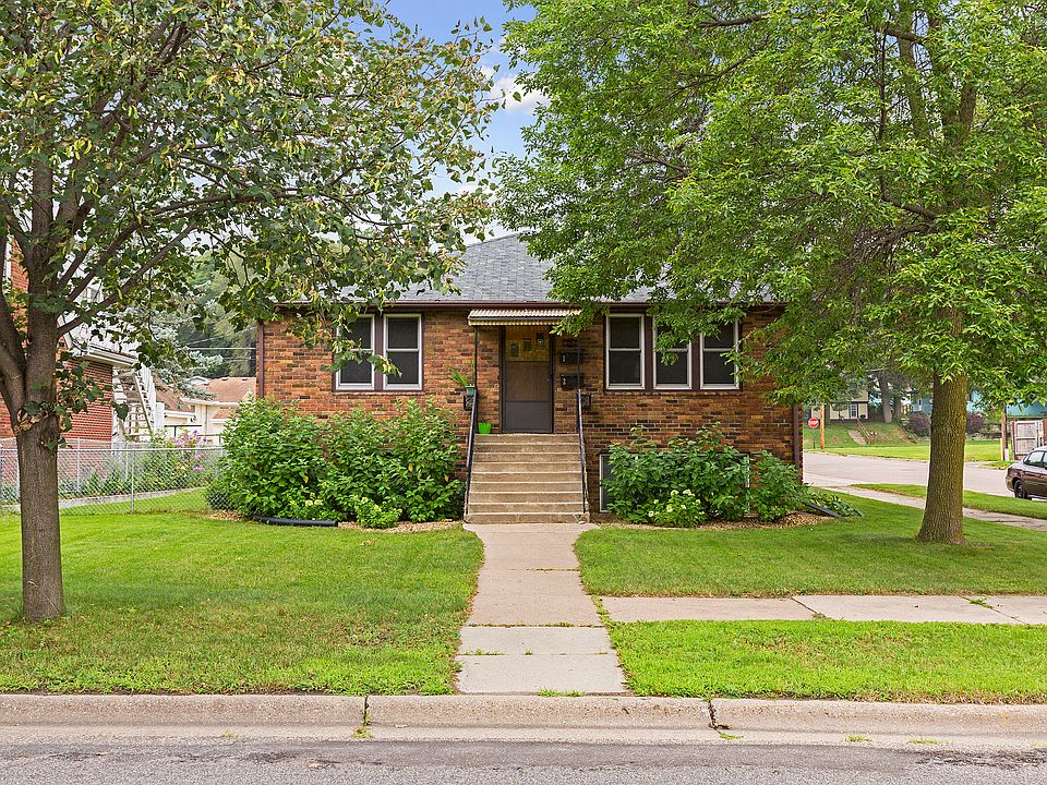 1st image of 302 12th Ave S