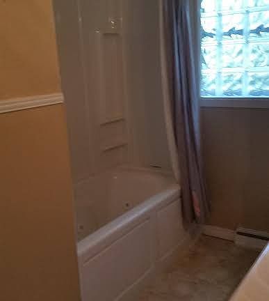 Master Bath/jetted tub