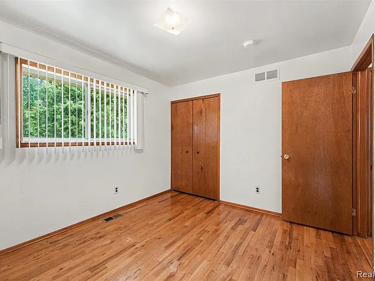 35656 Saxony Dr — Photo 25