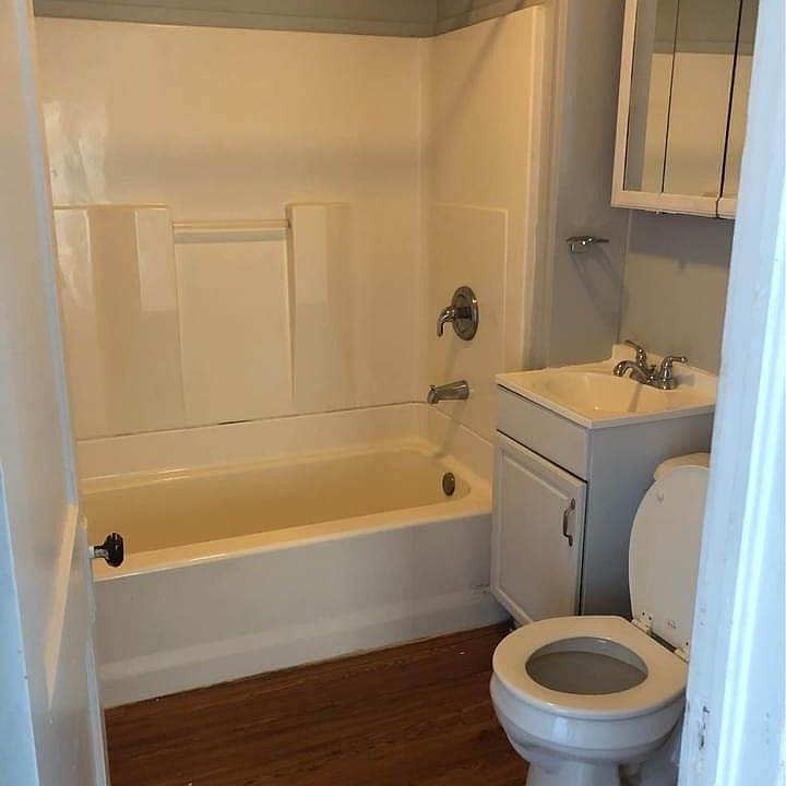 1st image of 109 S Hosmer St