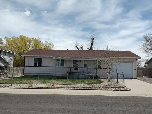 210 Texas Trl, Glenrock, WY 82637