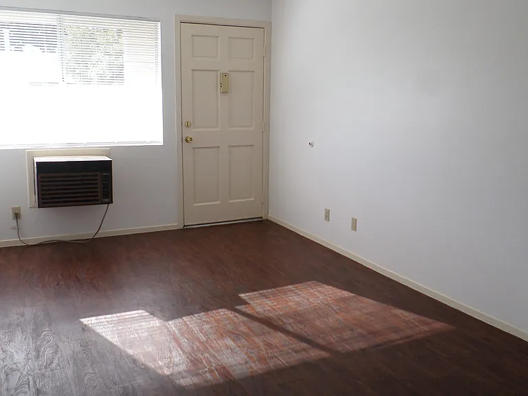 5271 Huntington Dr N #A — Photo 1