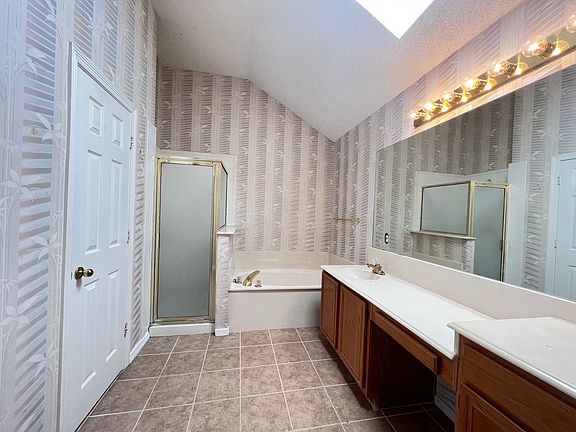 4th image of 3033 Brookshire Dr