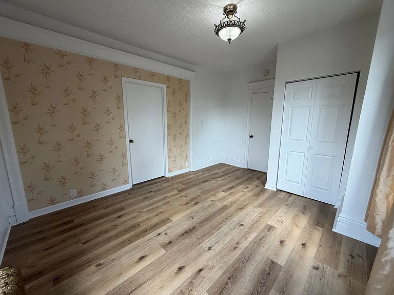 1128 Hammond Ave #1 — Photo 9