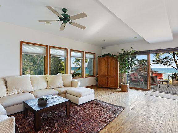4th image of 3923 Lake Shore Dr