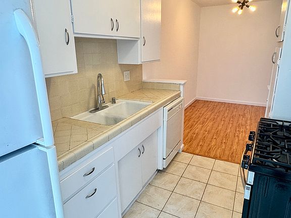 4th image of 1037 N Genesee Ave #8