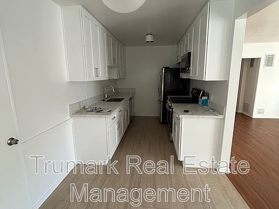 3rd image of 555 Palm Dr APT A