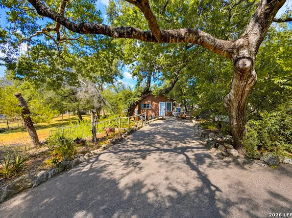 18627 Hillside Dr, Helotes, TX 78023