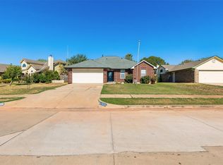 1229 NE 23rd St, Moore, OK 73160