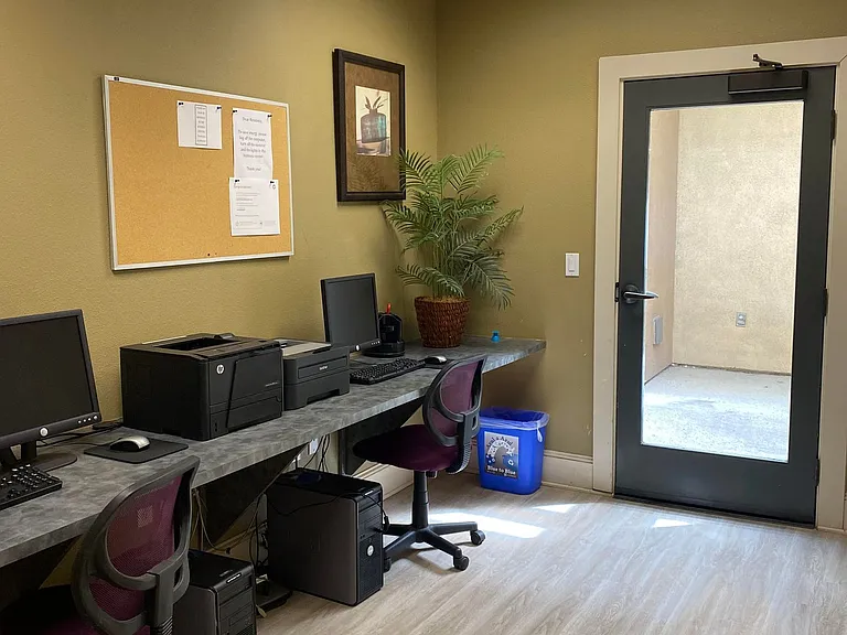 de Tolosa Ranch Apartments — Photo 12