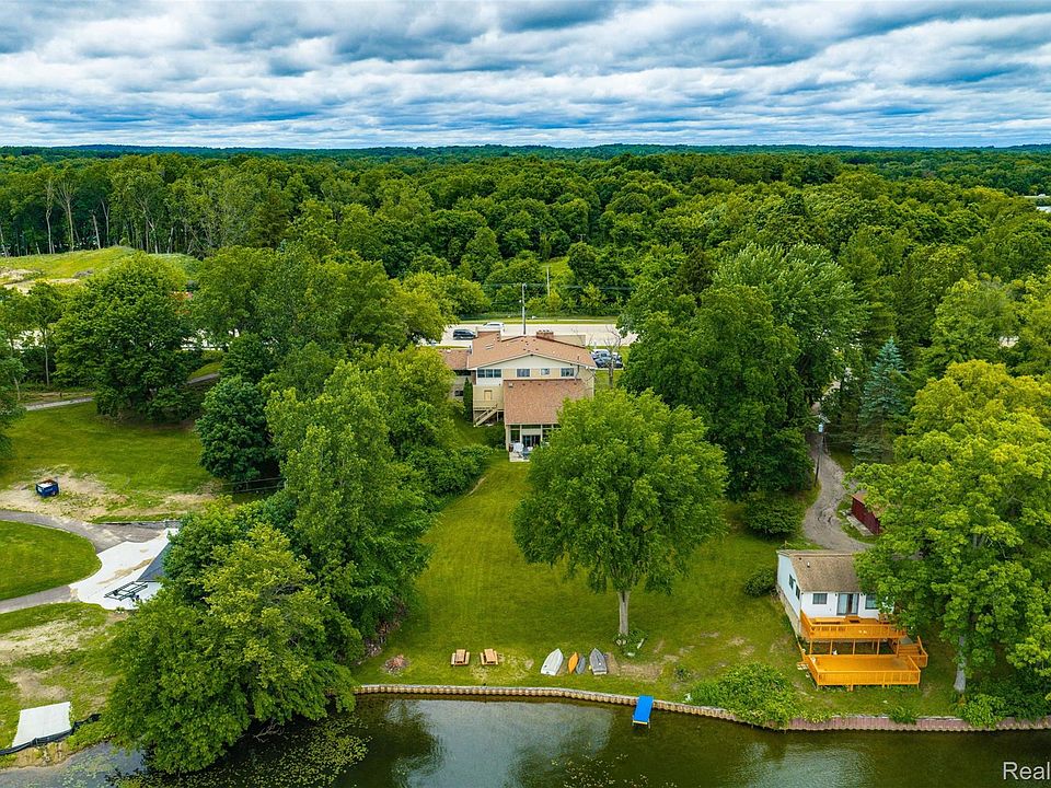 11034 Grand River Rd, photo 2