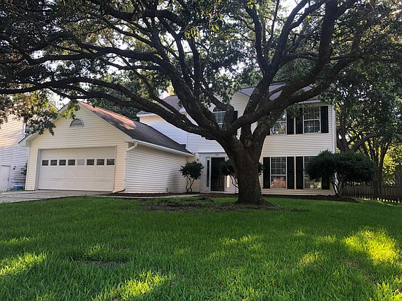 Large Grand Oak in the front yard provides ample shade.