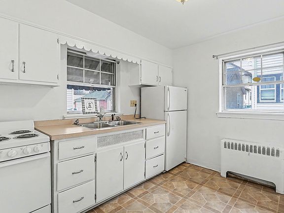 2nd image of 10 Swan St #10B