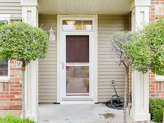 3rd image of 9618 Scott Cir N