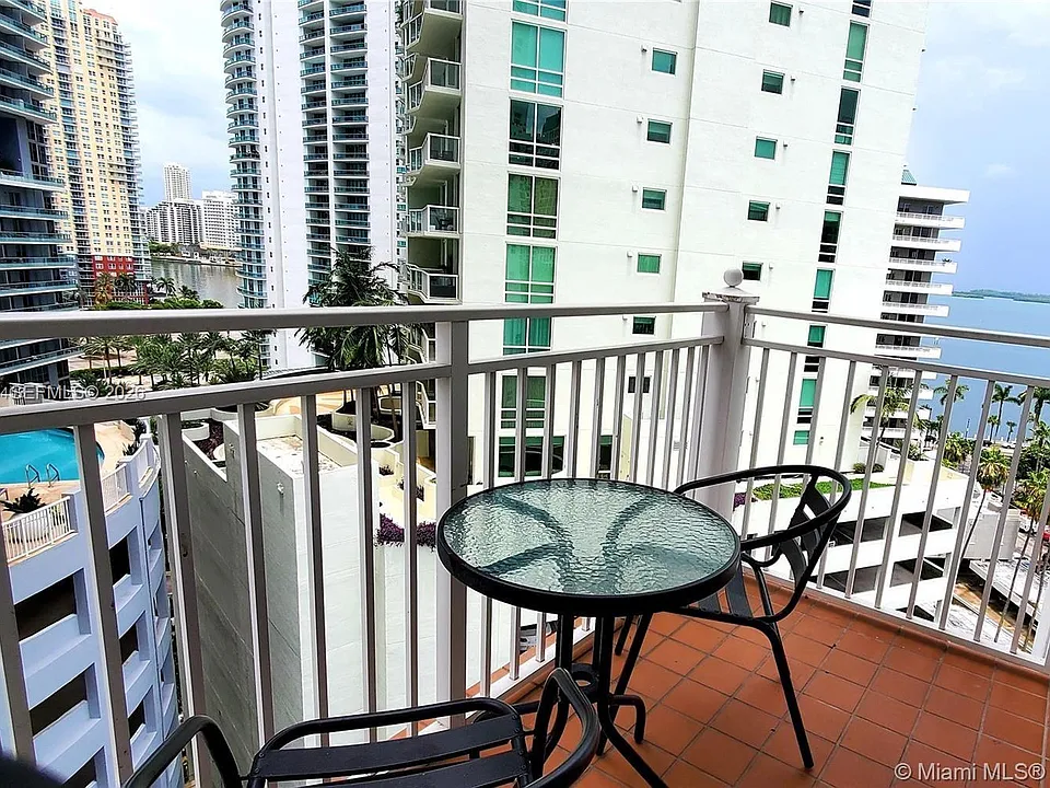 185 SE 14th Ter #1203