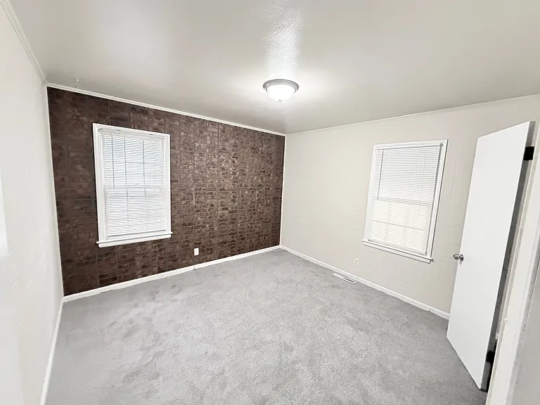 1712 N Pearl St — Photo 8