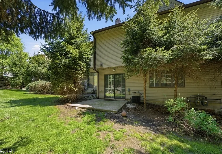 11 Deer Hill Ct — Photo 32