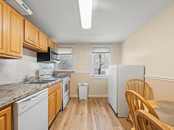 5th image of 34-36 Hillberg Ave
