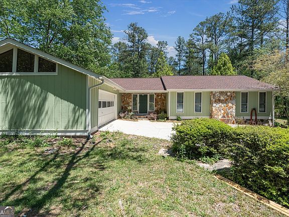 4th image of 110 Lake Terrace Ct