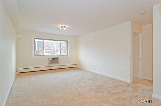 2nd image of 900 W Fullerton Ave #P24