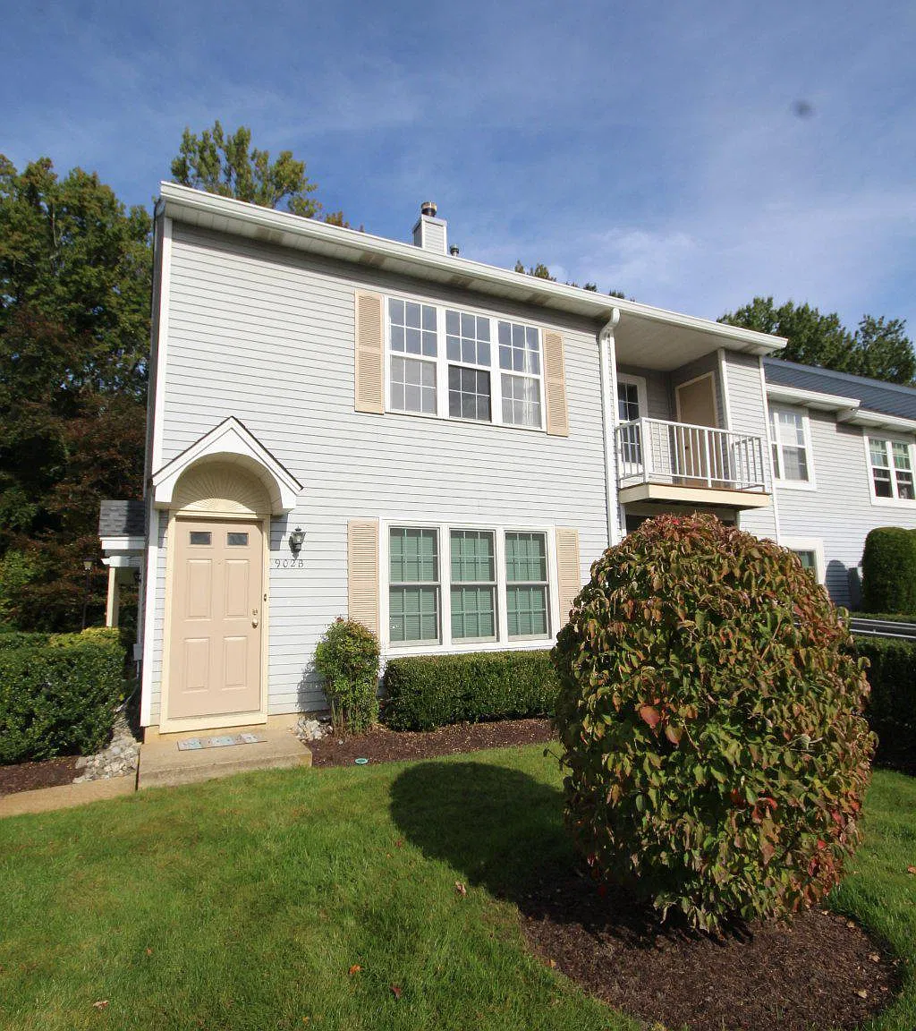 2 bed, 2.0 bath, 1336 sqft, $2,100 — Photo 1