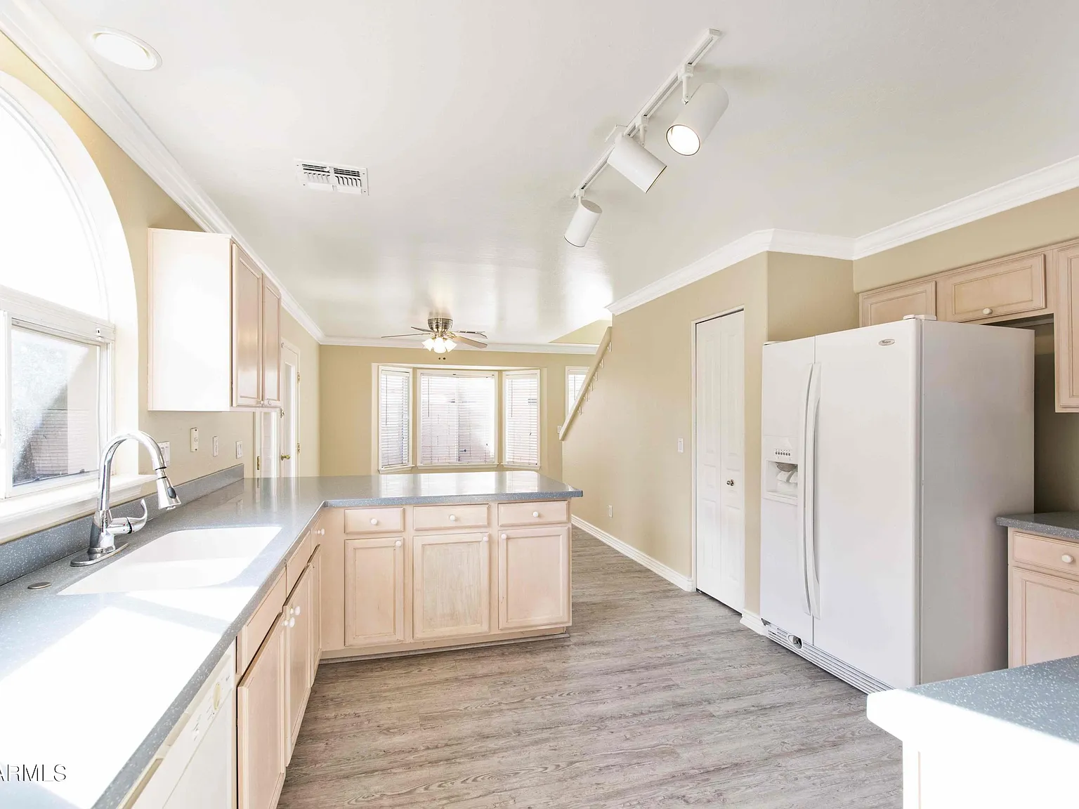 3 bed, 2.5 bath, 1664 sqft, $2,295 — Photo 4