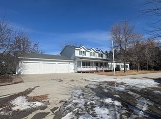 7100 Milky Way Rd, Bismarck, ND 58503