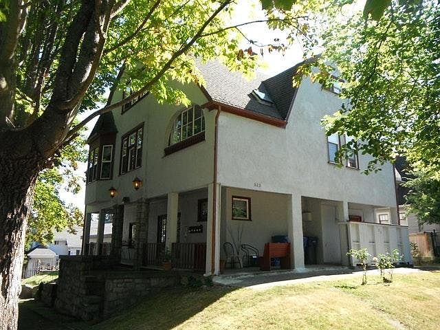 Historic Home in the North Slope District of Tacoma. Large wrap around patio.