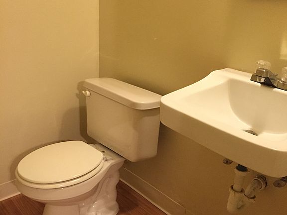 5th image of 492 Silverwood Ave APT B