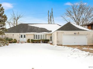 370 Troy Del Way, Williamsville, NY 14221