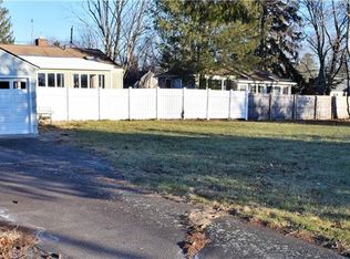 6 Maplewood Dr, Clinton, CT 06413