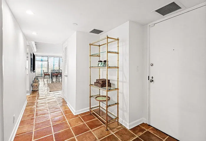 2 bed, 1927 sqft, $6,800 — Photo 3