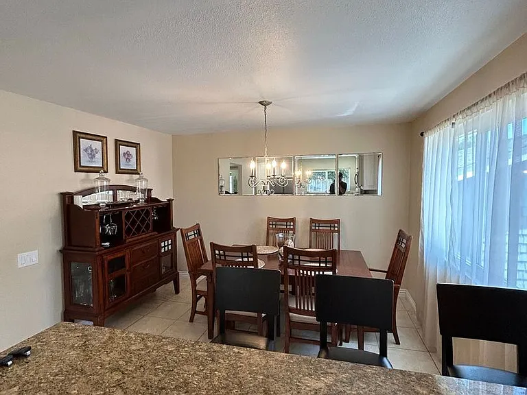 2512 Santa Ana Ave — Photo 2
