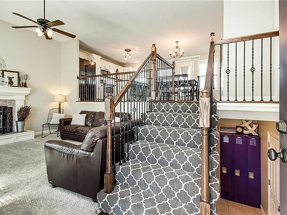 3rd image of 712 SW Ginger Hill Dr