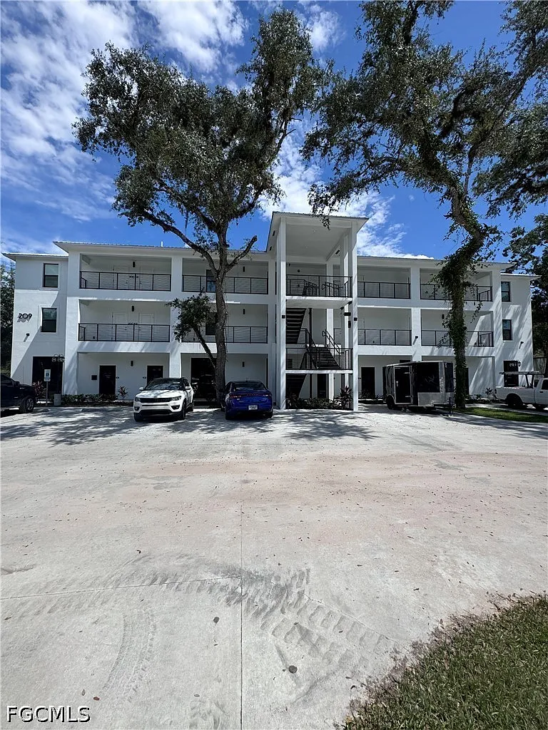 2 bed, 2.0 bath, 1000 sqft, $1,550 — Photo 1