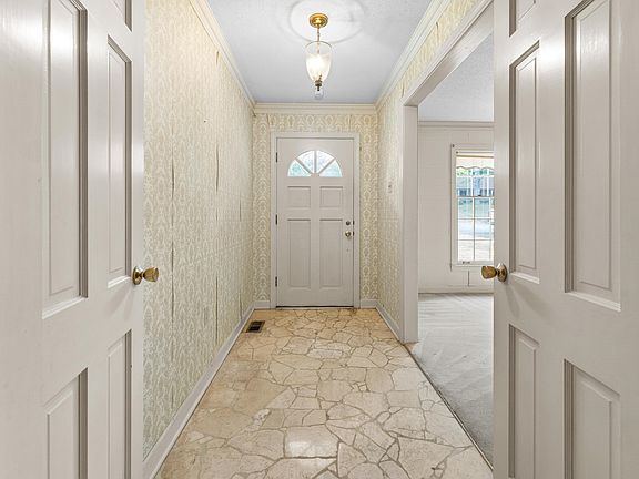 5th image of 4833 Rolling Meadows Dr