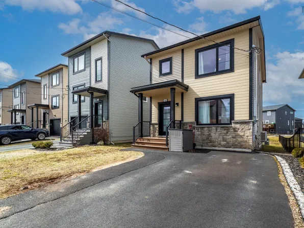 185 Titanium Cres, Halifax, NS B3P 0J3