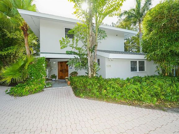 4th image of 1590 Gulfview Dr