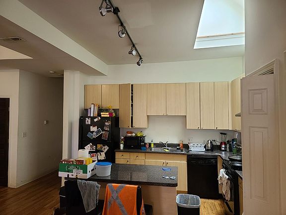 5th image of 2338 N Milwaukee Ave #2E