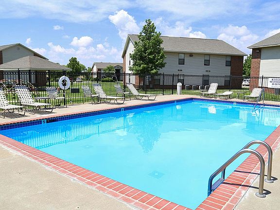 2nd image of 925 W Skyline Rd #1B-1Ba-644Sqft